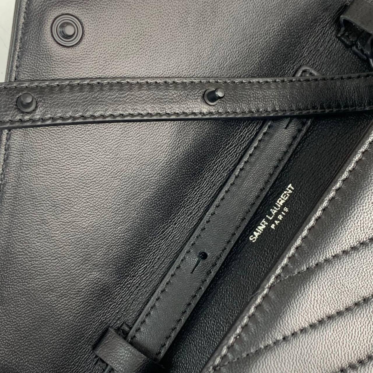Yves Saint Laurent (YSL) Quilted Shoulder Bag 100% genuine leather Clutch.