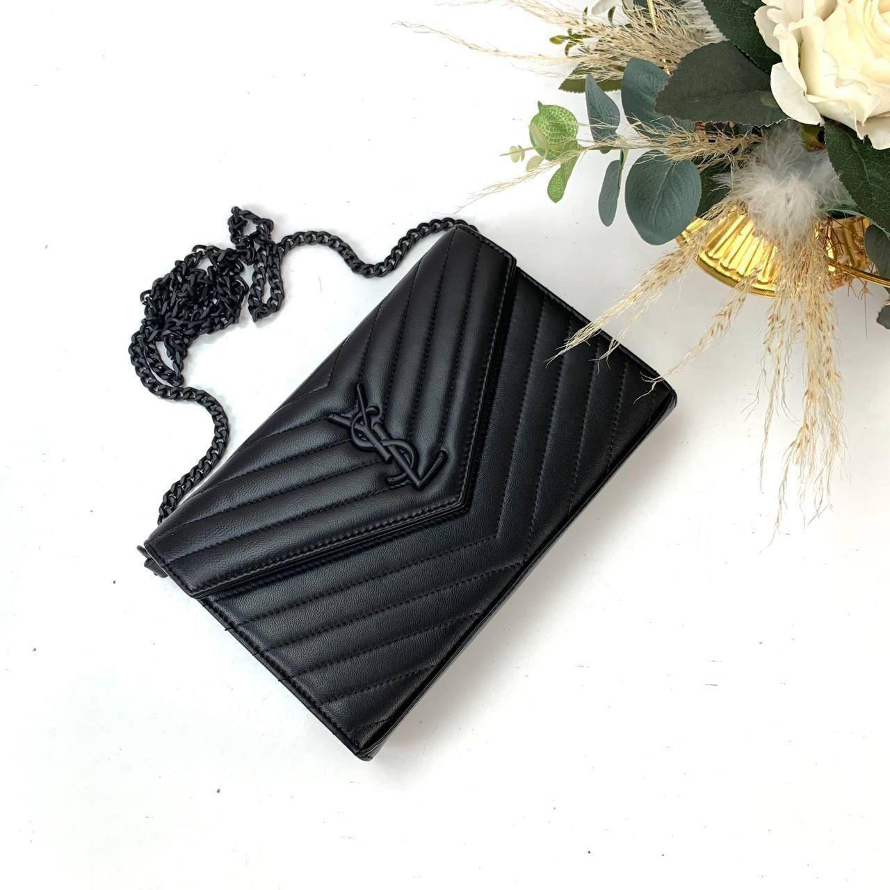 Yves Saint Laurent (YSL) Quilted Shoulder Bag 100% genuine leather Clutch.